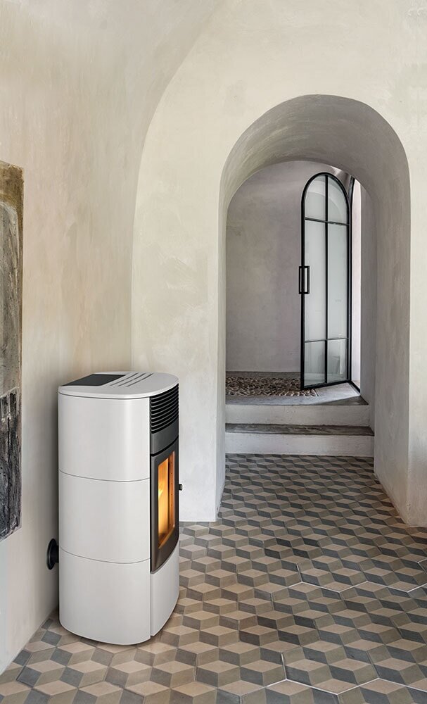 Pelletofen MCZ CLUB Comfort Air Matic 12 CORE R (Anschluss hinten) kanalisierbar - Maestro+ - 12 KW