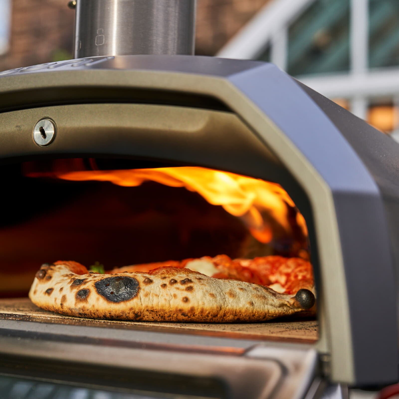 Multibrennstoff Pizzaofen Ooni Karu 2