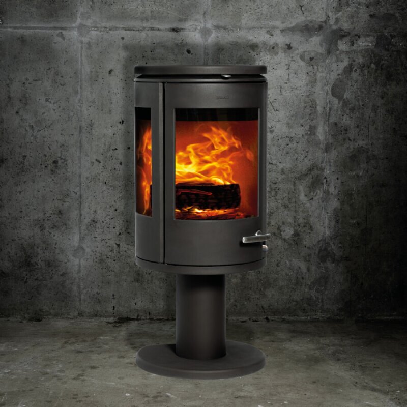 Kaminofen Gussofen Morsoe 7948 auf Säulenpodest - 7,3 kW
