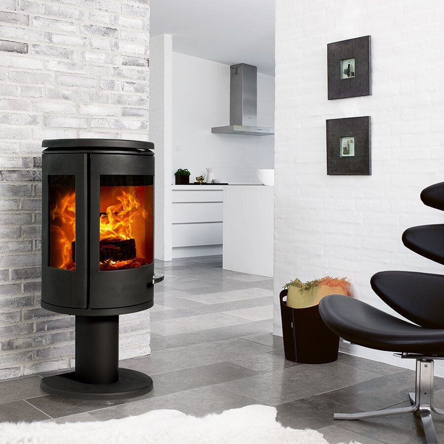 Kaminofen Gussofen Morsoe 7948 auf Säulenpodest - 7,3 kW